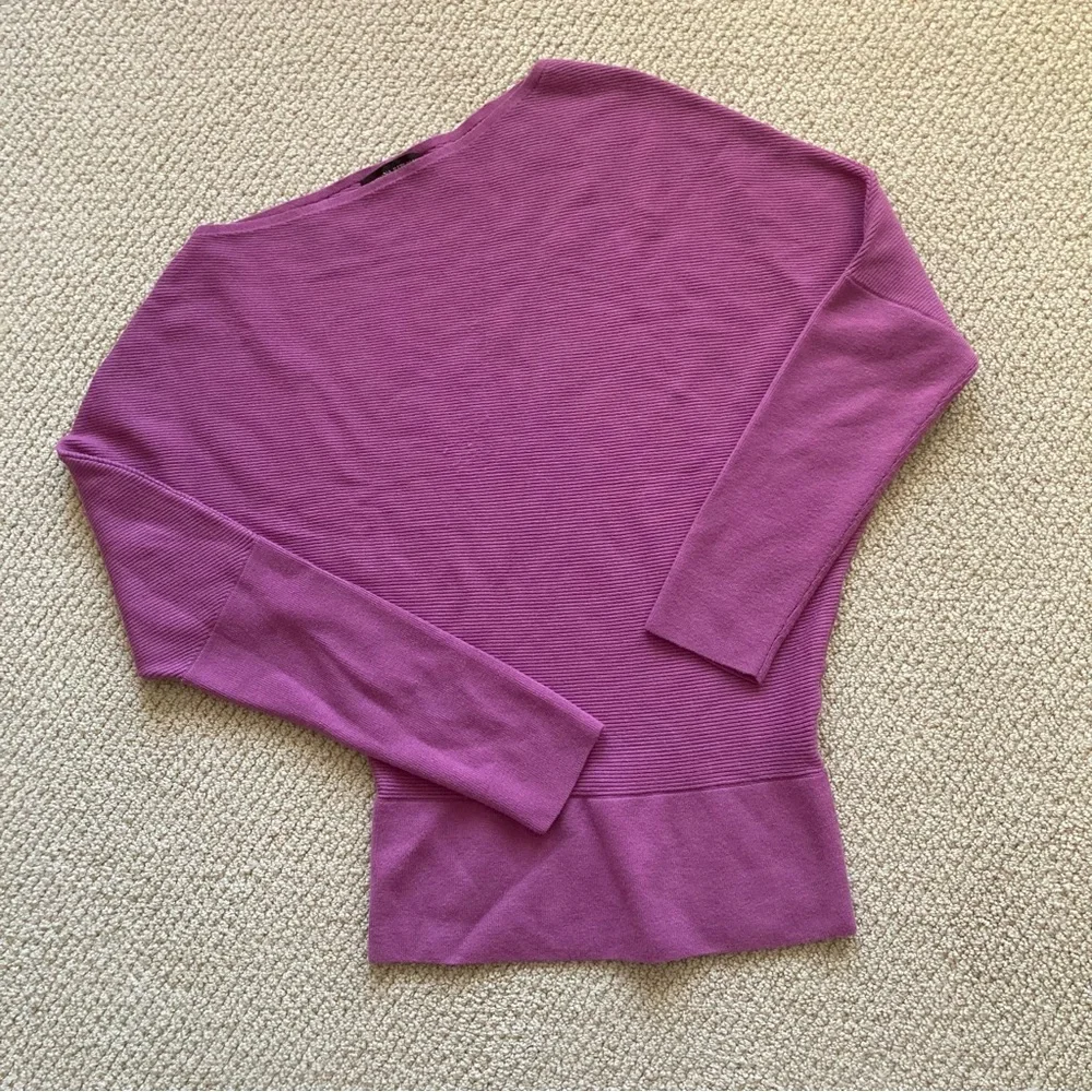 Banana Republic Asymmetrical Crew Neck Sweater Size Small Soft Stretch Purple